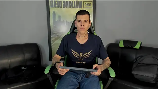 Snapshot of jamesinked_ chatting on 01/11/25, 06:54 jamesinked online show from 01/11/25, 06:54