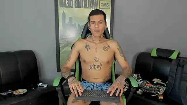 Snapshot of jamesinked_ chatting on 02/06/25, 08:02 jamesinked online show from 02/06/25, 08:02