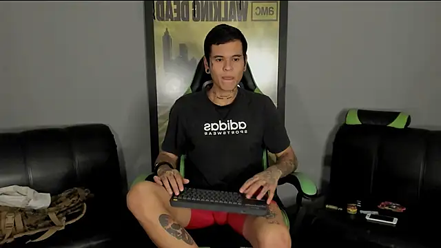 Snapshot of jamesinked_ chatting on 03/04/25, 07:41 jamesinked online show from 03/04/25, 07:41