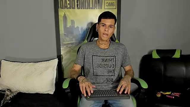 Snapshot of jamesinked_ chatting on 03/23/25, 02:04 jamesinked online show from 03/23/25, 02:04