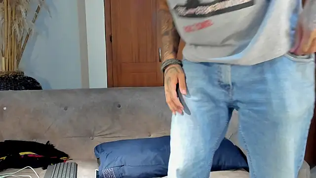 Snapshot of jamesinked_ chatting on 10/18/25, 02:25 jamesinked online show from 10/18/25, 02:25