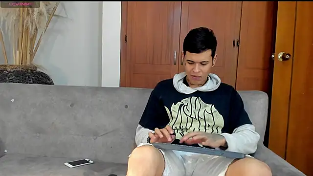 Snapshot of jamesinked_ chatting on 10/28/25, 01:20 jamesinked online show from 10/28/25, 01:20