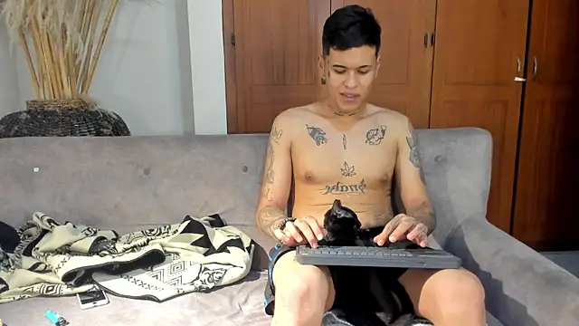 Snapshot of jamesinked_ chatting on 11/07/25, 01:49 jamesinked online show from 11/07/25, 01:49