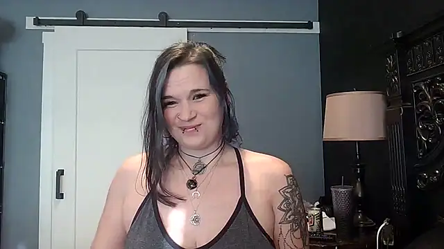 Snapshot of CherryWilde chatting on 01/13/26, 04:23 CherryWilde online show from 01/13/26, 04:23