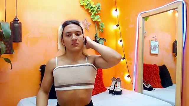 Snapshot of aslyhernandez_7 chatting on 12/16/24, 11:22 aslyhernandez 7 online show from 12/16/24, 11:22