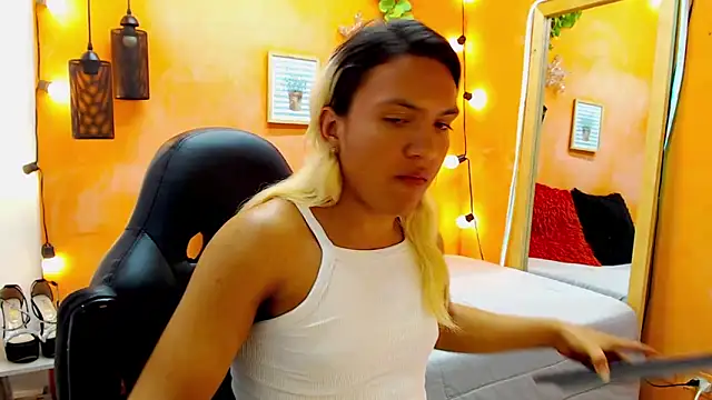 Snapshot of aslyhernandez_7 chatting on 01/02/25, 08:46 aslyhernandez 7 online show from 01/02/25, 08:46