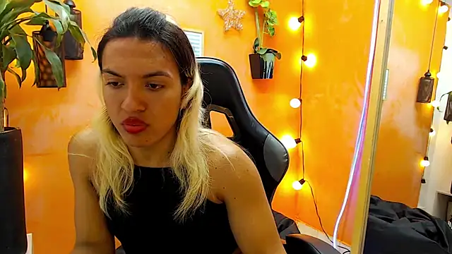 Snapshot of aslyhernandez_7 chatting on 01/27/25, 05:26 aslyhernandez 7 online show from 01/27/25, 05:26