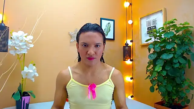 Snapshot of aslyhernandez_7 chatting on 10/04/25, 12:36 aslyhernandez 7 online show from 10/04/25, 12:36