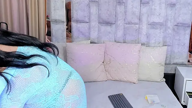 lila noa online show from 12/01/25, 07:41