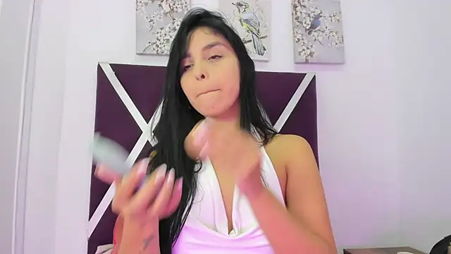 Snapshot of _miaquevedo_ chatting on 11/12/25, 03:12 miaquevedo online show from 11/12/25, 03:12