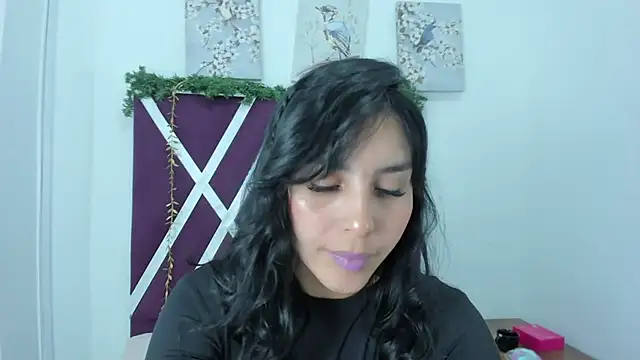 Snapshot of _miaquevedo_ chatting on 11/15/25, 11:29 miaquevedo online show from 11/15/25, 11:29