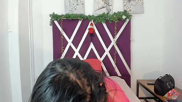 Snapshot of _miaquevedo_ chatting on 11/17/25, 02:23 miaquevedo online show from 11/17/25, 02:23