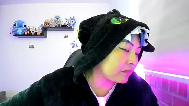 Shaddycute  online show from 11/18/25, 05:06