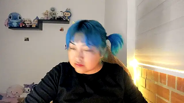 Snapshot of Shaddycute_ chatting on 12/18/25, 09:59 Shaddycute online show from 12/18/25, 09:59