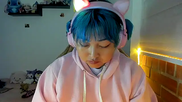 Snapshot of Shaddycute_ chatting on 12/19/25, 10:11 Shaddycute online show from 12/19/25, 10:11