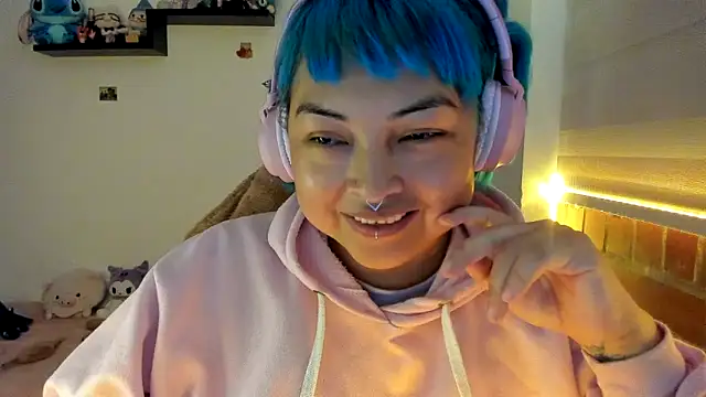 Snapshot of Shaddycute_ chatting on 12/21/25, 12:56 Shaddycute online show from 12/21/25, 12:56