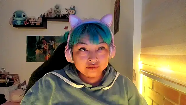 Snapshot of Shaddycute_ chatting on 02/02/26, 01:32 Shaddycute online show from 02/02/26, 01:32