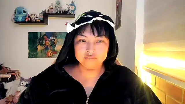 Snapshot of Shaddycute_ chatting on 02/11/26, 02:33 Shaddycute online show from 02/11/26, 02:33