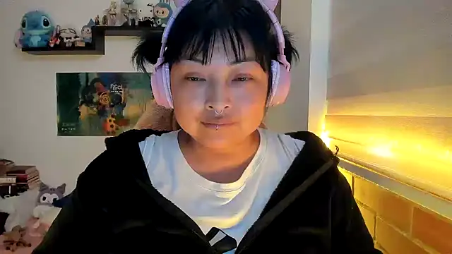 Snapshot of Shaddycute_ chatting on 02/12/26, 07:53 Shaddycute online show from 02/12/26, 07:53