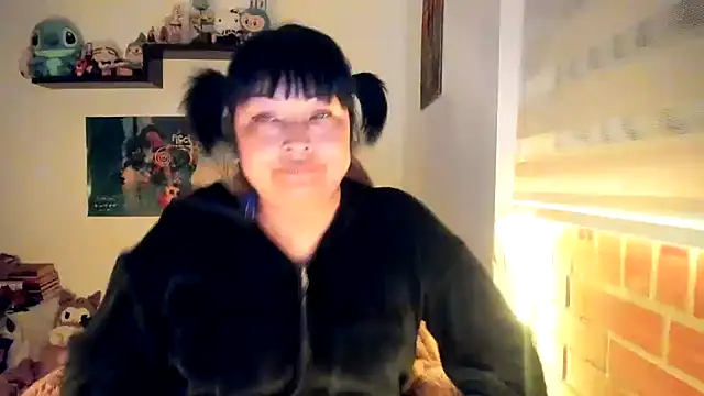 Snapshot of Shaddycute_ chatting on 02/15/26, 02:19 Shaddycute online show from 02/15/26, 02:19