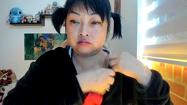 Snapshot of Shaddycute_ chatting on 02/15/26, 02:36 Shaddycute online show from 02/15/26, 02:36