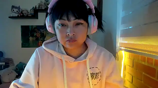 Snapshot of Shaddycute_ chatting on 02/23/26, 12:24 Shaddycute online show from 02/23/26, 12:24