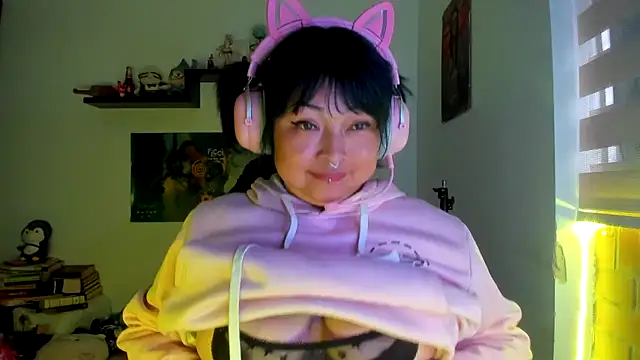 Snapshot of Shaddycute_ chatting on 03/03/26, 10:37 Shaddycute online show from 03/03/26, 10:37