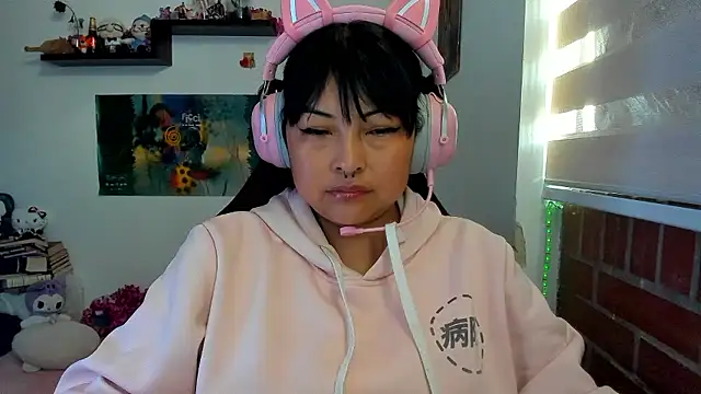 Snapshot of Shaddycute_ chatting on 03/14/26, 02:44 Shaddycute online show from 03/14/26, 02:44