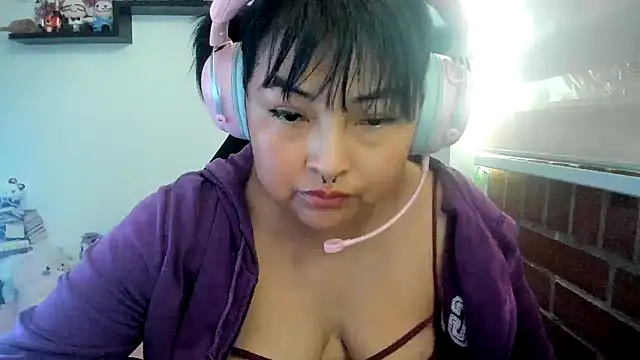 Snapshot of Shaddycute_ chatting on 03/18/26, 06:33 Shaddycute online show from 03/18/26, 06:33