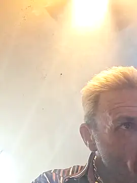 Snapshot of gettinit2wice chatting on 12/21/25, 05:53 gettinit2wice online show from 12/21/25, 05:53