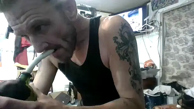 Snapshot of gettinit2wice chatting on 07/16/26, 09:43 gettinit2wice online show from 07/16/26, 09:43