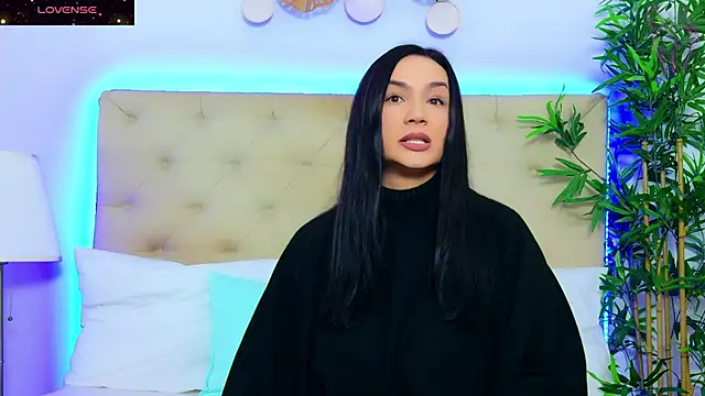 Snapshot of DaliyaArabian chatting on 11/18/25, 12:42 DaliyaArabian online show from 11/18/25, 12:42