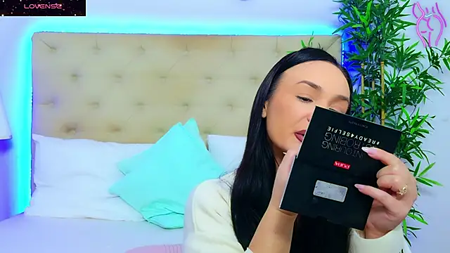 Snapshot of DaliyaArabian chatting on 11/19/25, 01:11 DaliyaArabian online show from 11/19/25, 01:11