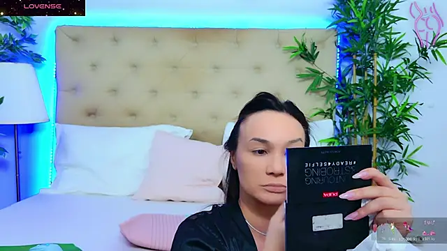 Snapshot of DaliyaArabian chatting on 12/05/25, 01:42 DaliyaArabian online show from 12/05/25, 01:42