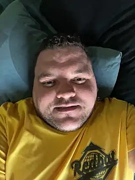 Snapshot of Mikey-HH chatting on 12/16/24, 04:27 Mikey-HH online show from 12/16/24, 04:27