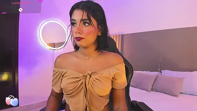 Snapshot of caro03x chatting on 10/22/25, 02:12 caro03x online show from 10/22/25, 02:12