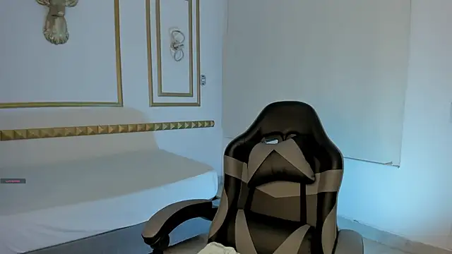 Snapshot of caro03x chatting on 10/31/25, 02:23 caro03x online show from 10/31/25, 02:23