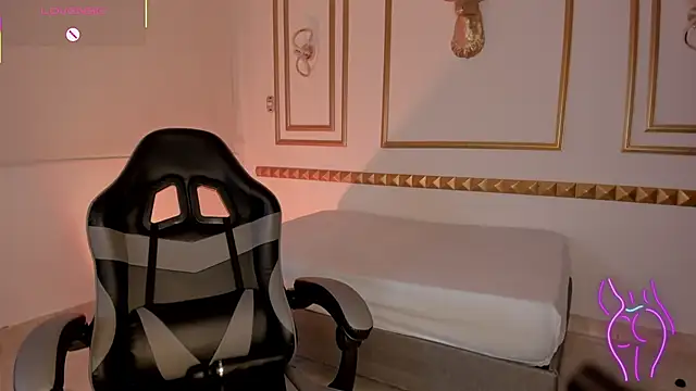 Snapshot of caro03x chatting on 11/21/25, 02:10 caro03x online show from 11/21/25, 02:10