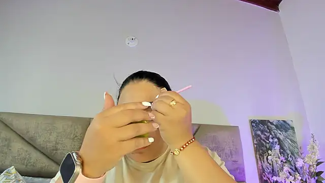 Snapshot of Salomesimos1 chatting on 01/25/25, 04:35 Salomesimos1 online show from 01/25/25, 04:35