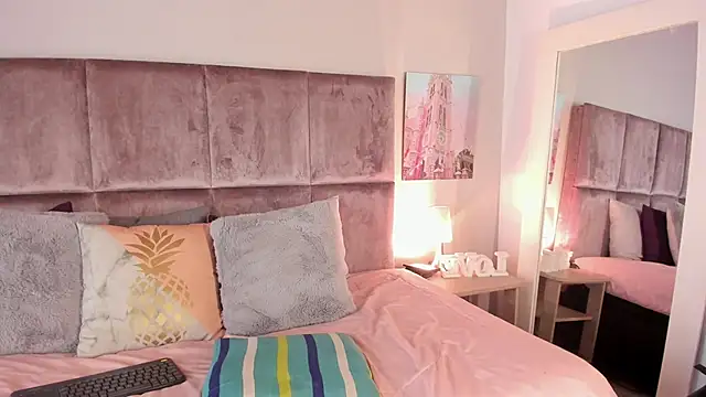 Snapshot of Salomesimos1 chatting on 03/15/25, 02:14 Salomesimos1 online show from 03/15/25, 02:14