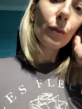 AvelinaLeoni online show from 11/19/25, 07:25