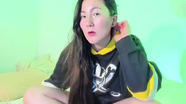 Elle Lee  online show from 03/17/25, 06:21