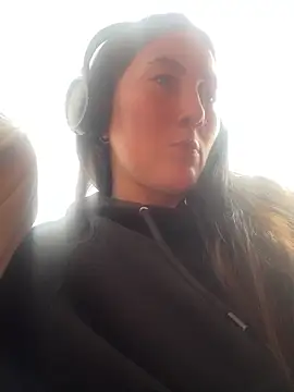 Elle Lee  online show from 10/02/25, 04:47