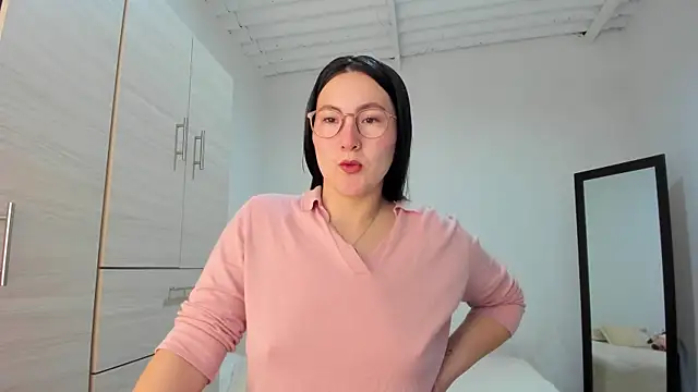 Elle Lee  online show from 11/06/25, 03:35