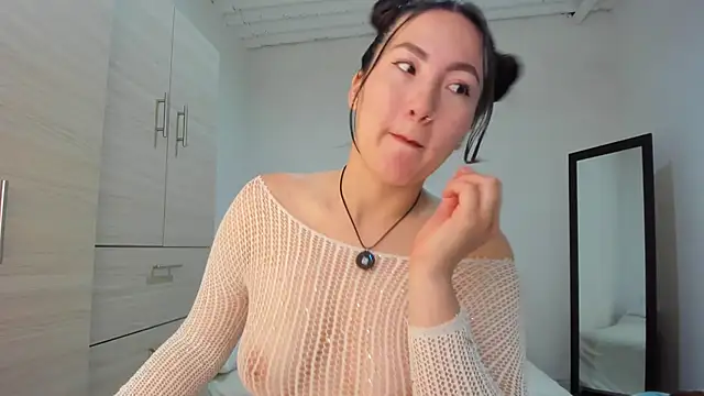 Elle Lee  online show from 11/20/25, 02:17