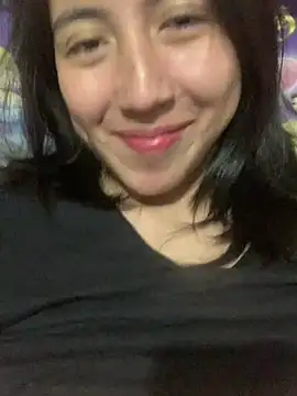 sarah12333 online show from 05/18/26, 03:24