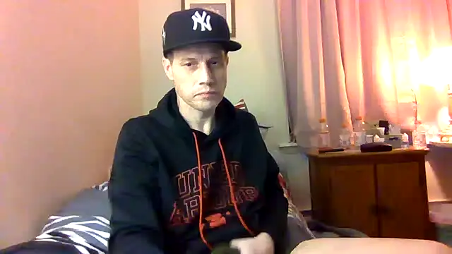 Snapshot of kollzCloudzz chatting on 04/23/26, 10:25 kollzCloudzz online show from 04/23/26, 10:25