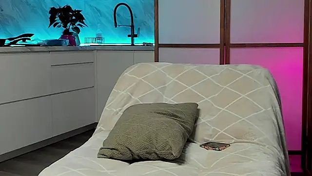 Snapshot of Devilina_V chatting on 12/05/24, 02:44 Devilina V online show from 12/05/24, 02:44