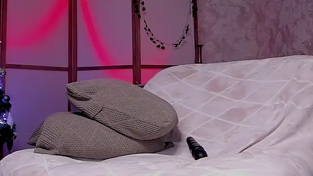 Snapshot of Devilina_V chatting on 12/28/24, 11:30 Devilina V online show from 12/28/24, 11:30