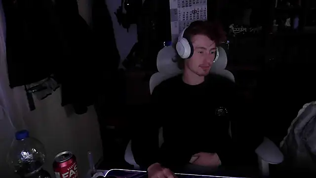 Snapshot of leon29leo chatting on 10/05/25, 10:35 leon29leo online show from 10/05/25, 10:35